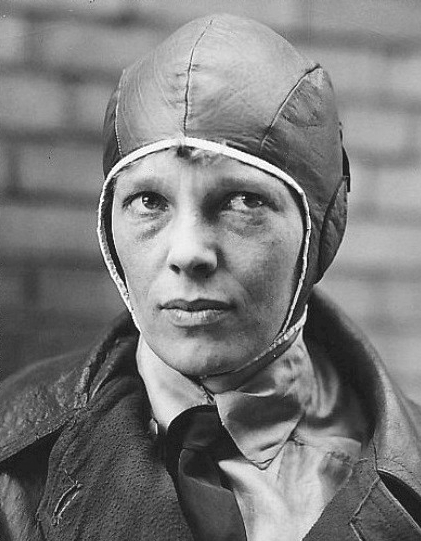 Amelia Earhart 1928 (cropped)