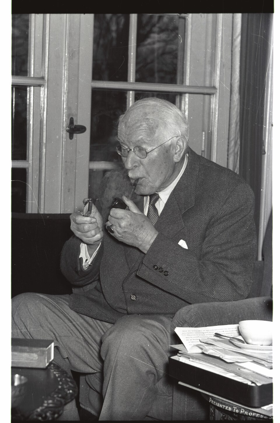 Interview with C. G. Jung in K&uuml;snacht (Carl Gustav Jung), Swiss psychiatrist, depth psychologist 1