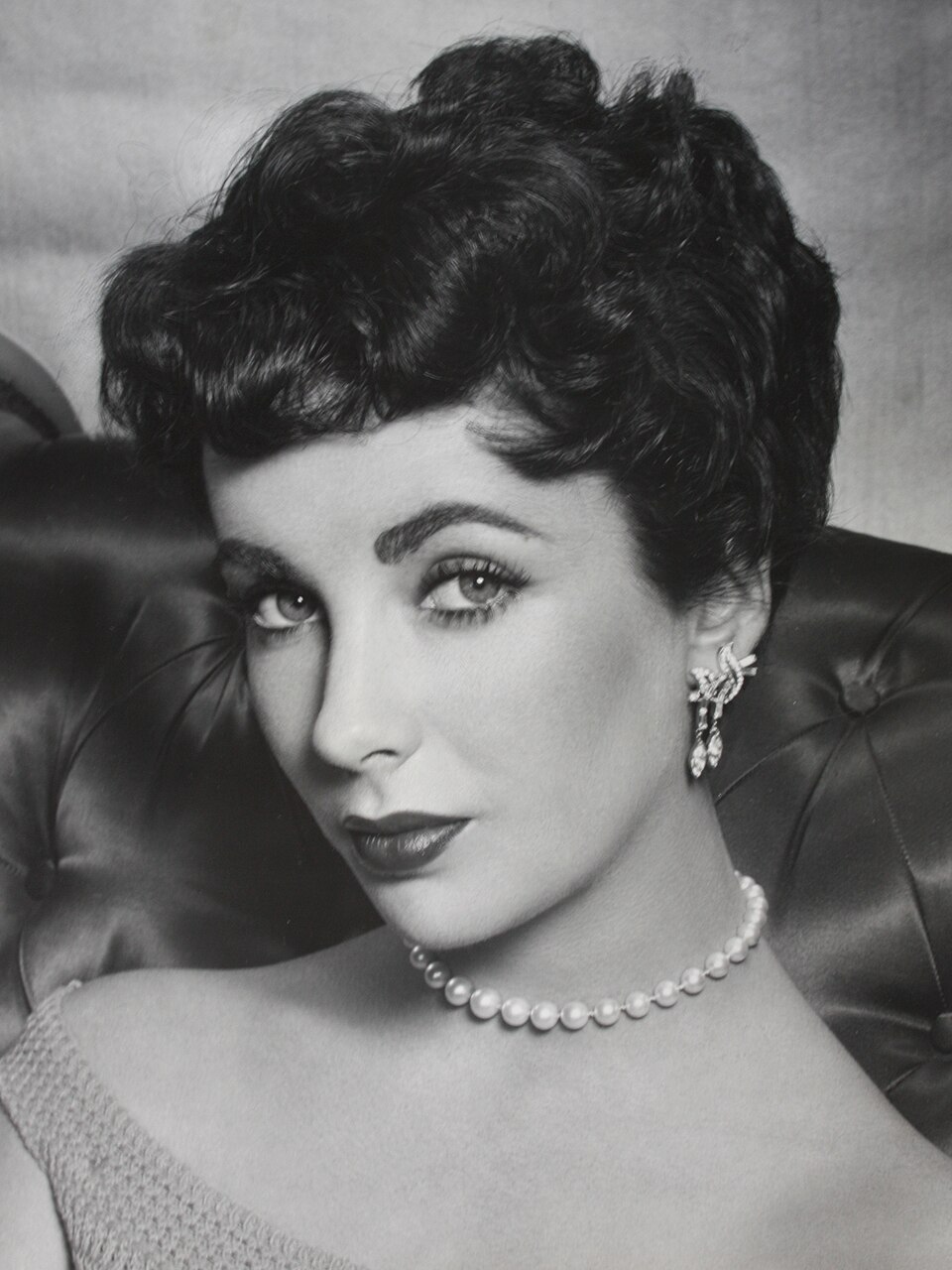 Elizabeth Taylor - 1952 portrait