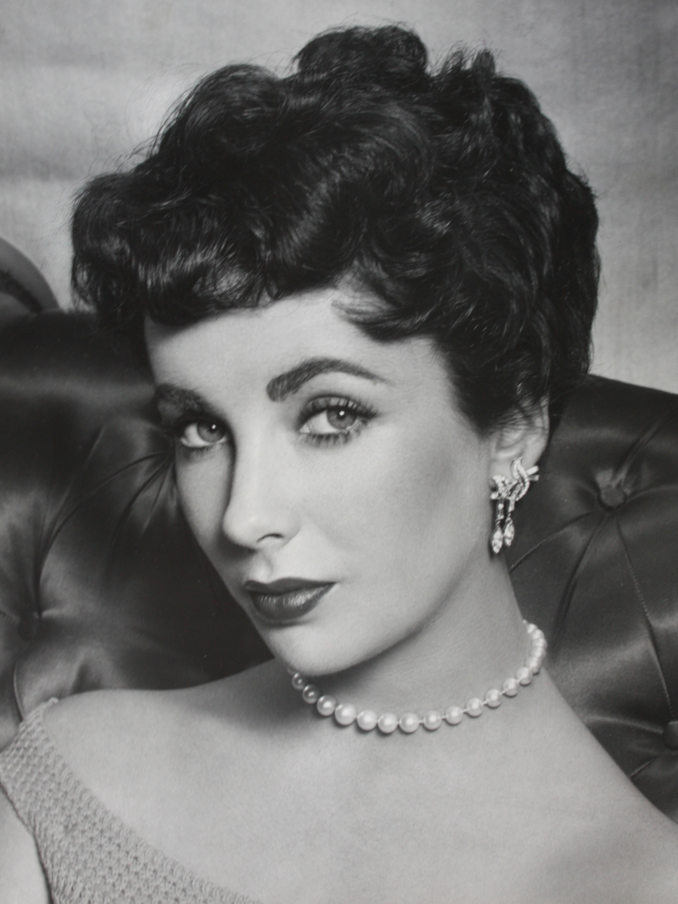 Elizabeth Taylor - 1952 portrait