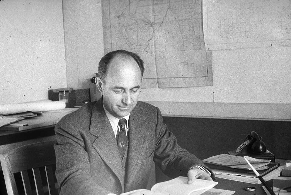 Enrico Fermi reading