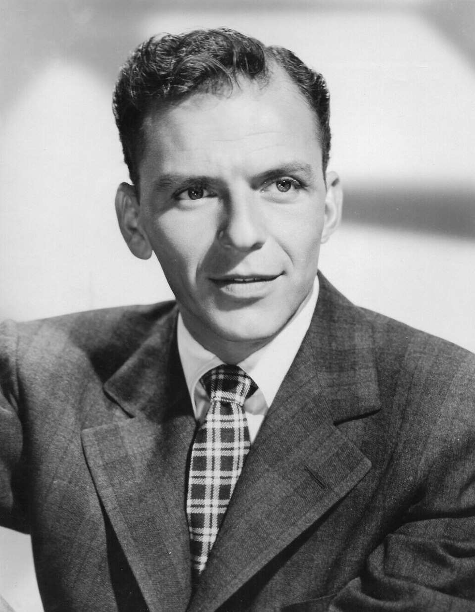 Frank Sinatra (1942 photo portrait)