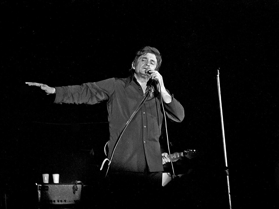 Johnny-Cash 1972 (cropped)
