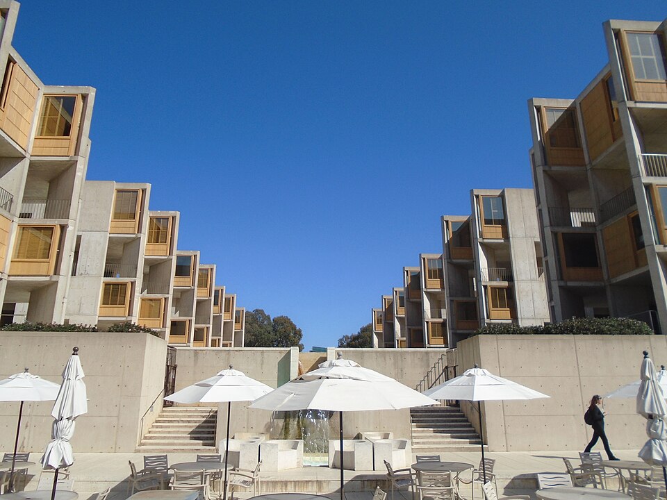 2019 Salk Institute and cafe from west