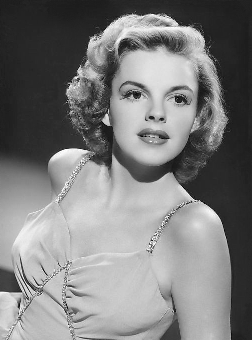 Judy Garland 1943 publicity photo