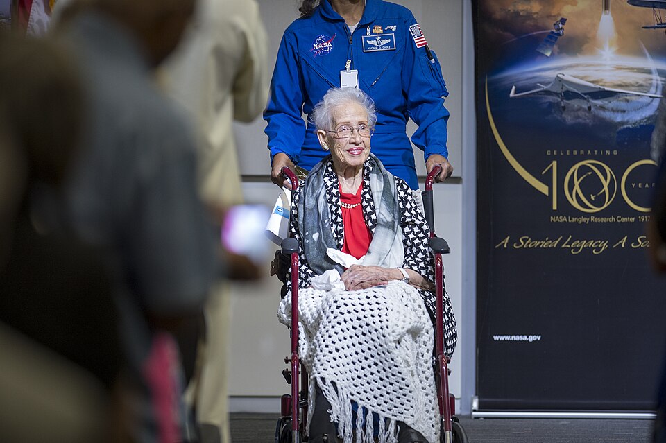 Katherine G. Johnson Computational Research Facility Ribbon Cutting Ceremony, and tour (LRC-2017-B701 P-02000) (43890586