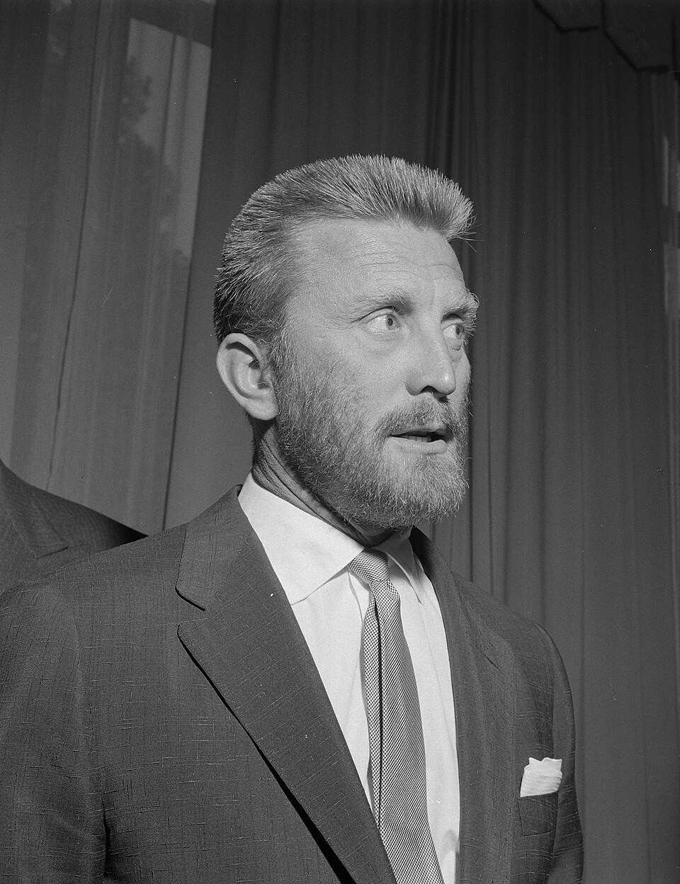 Kirk Douglas 907-3153