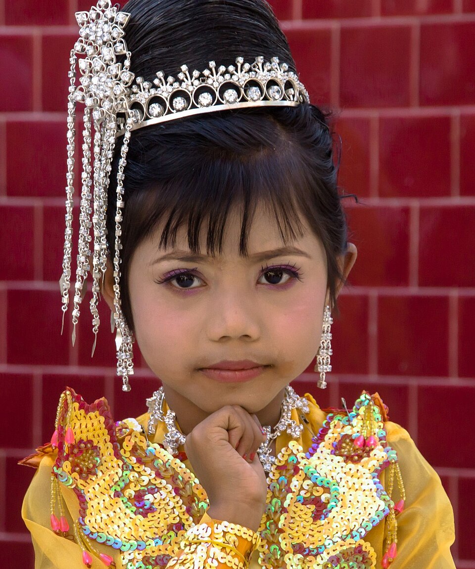 Portrait Myanmar 45 (cropped)