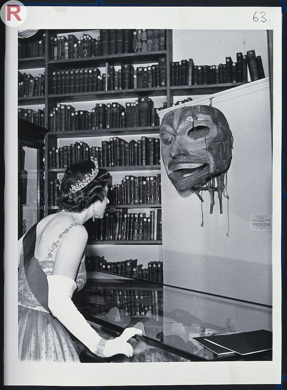 HM Queen Elizabeth II looking at a Ceylonese mask. Photograp Wellcome V0027583