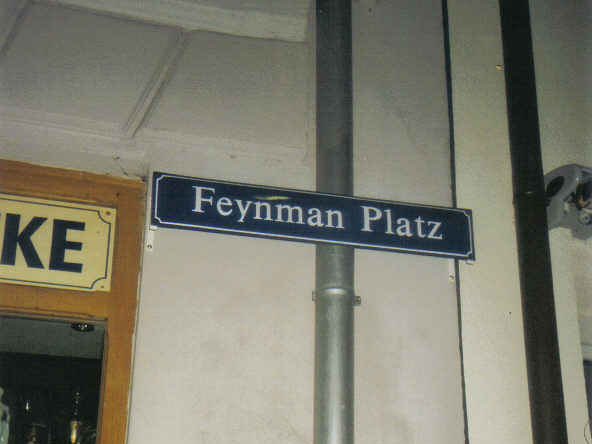 Feynman-Platz M&uuml;nchen (cropped)