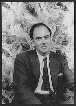 Portrait of Roald Dahl LCCN2004662763