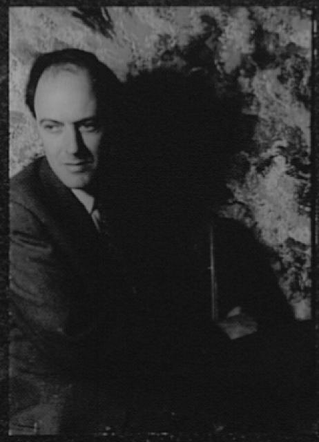 Portrait of Roald Dahl LCCN2004662761