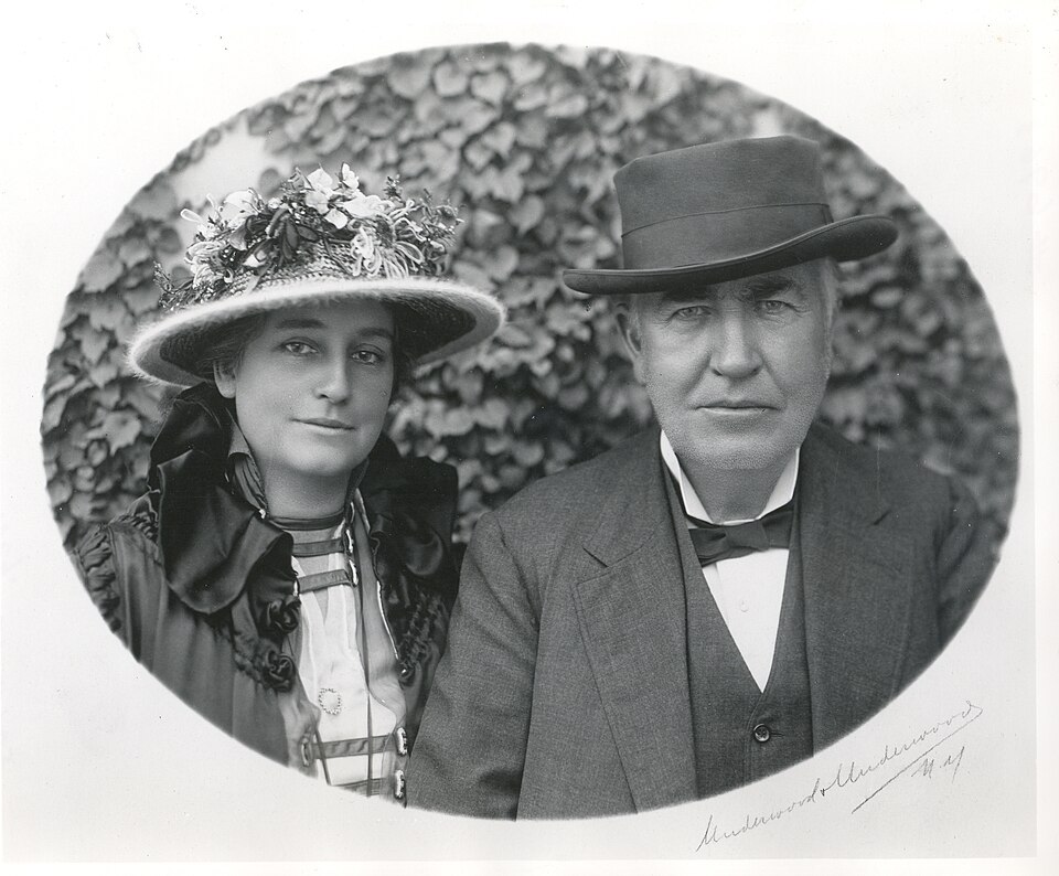 Portrait of Thomas Edison and Mina Edison. (8ffd872e21844212a6901b3994b89b4a)
