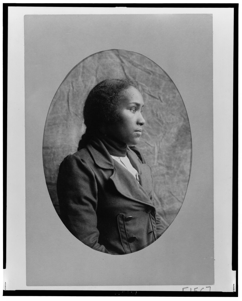 African American woman, half-length portrait, facing right LCCN99472155