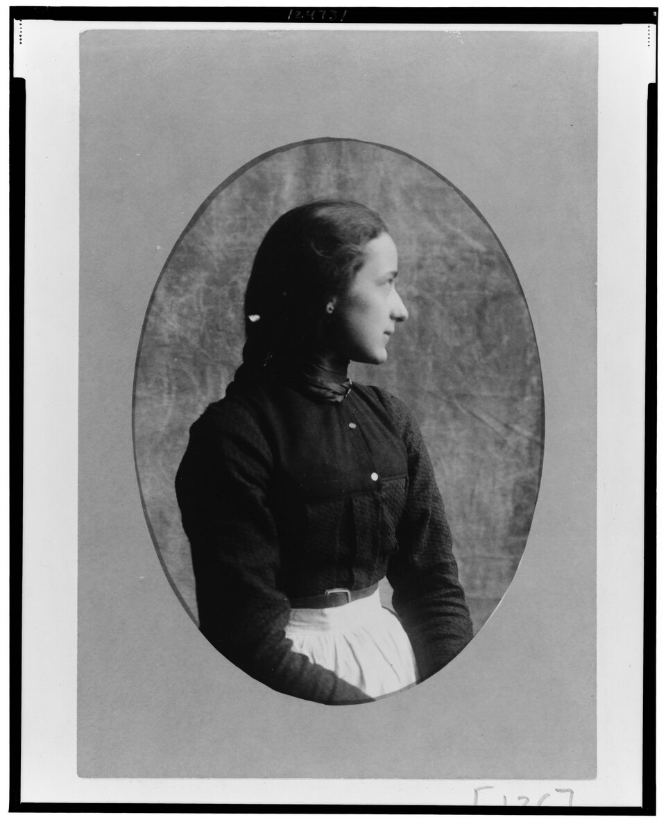 African American woman, half-length portrait, right profile LCCN99472146