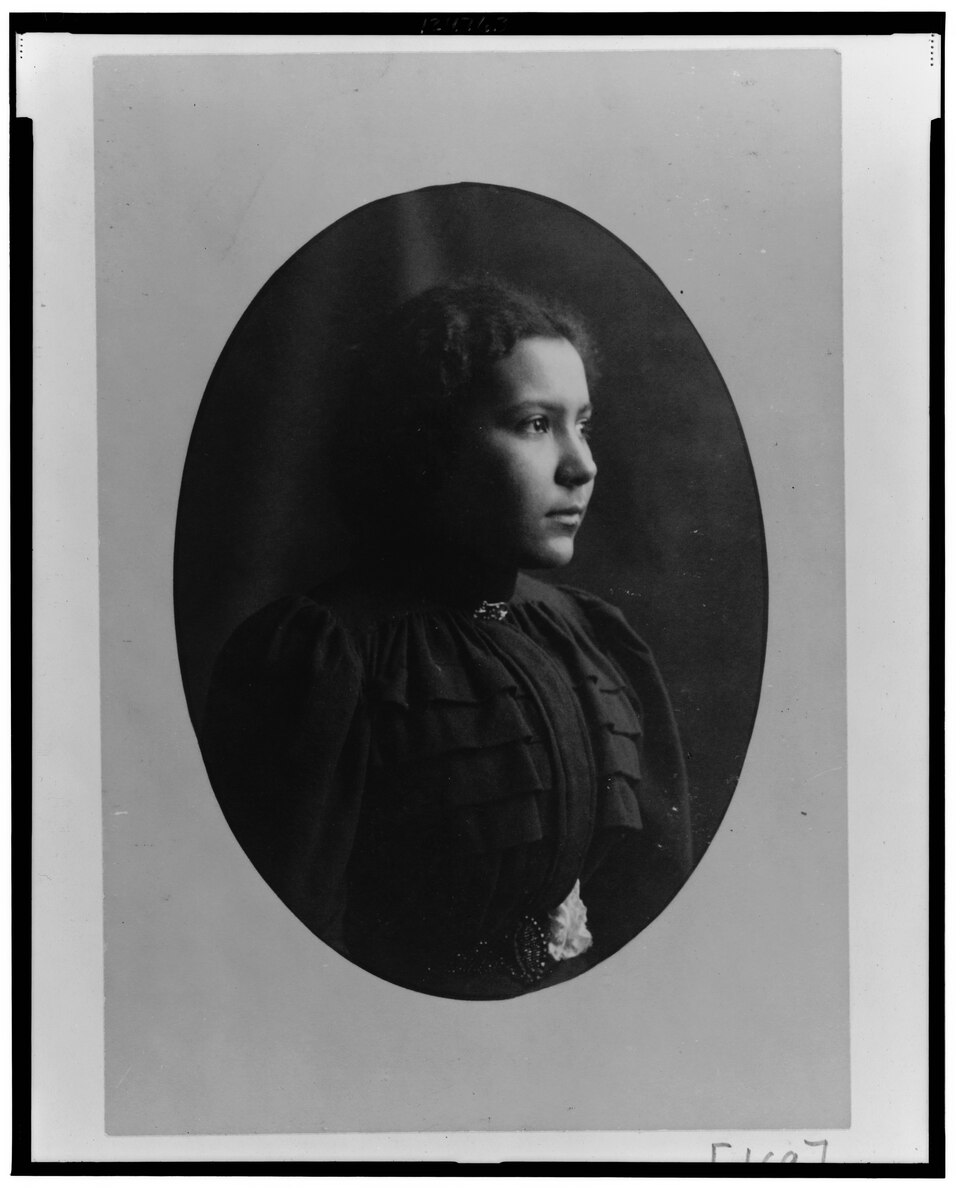 African American woman, half-length portrait, facing right LCCN99472171